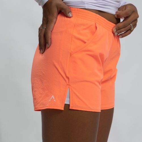 SHORT DEPORTIVO CON TAJOS