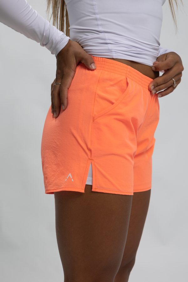 SHORT DEPORTIVO CON TAJOS