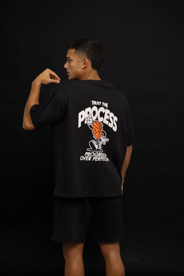 OVERZIED BOXY TEE TRUST THE PROCESS - Imagen 2