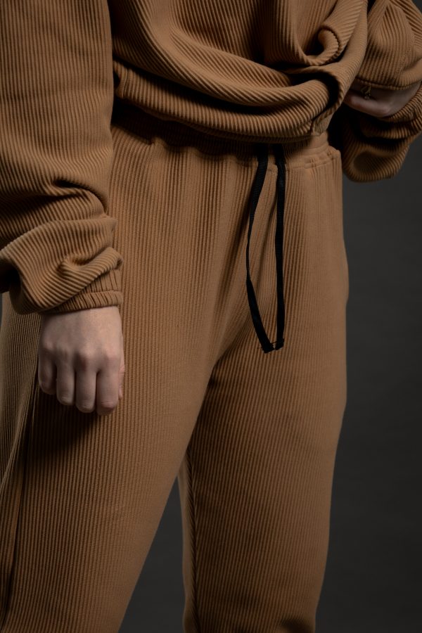 JOGGER CON RELIEVE ARTMOTION - Imagen 4