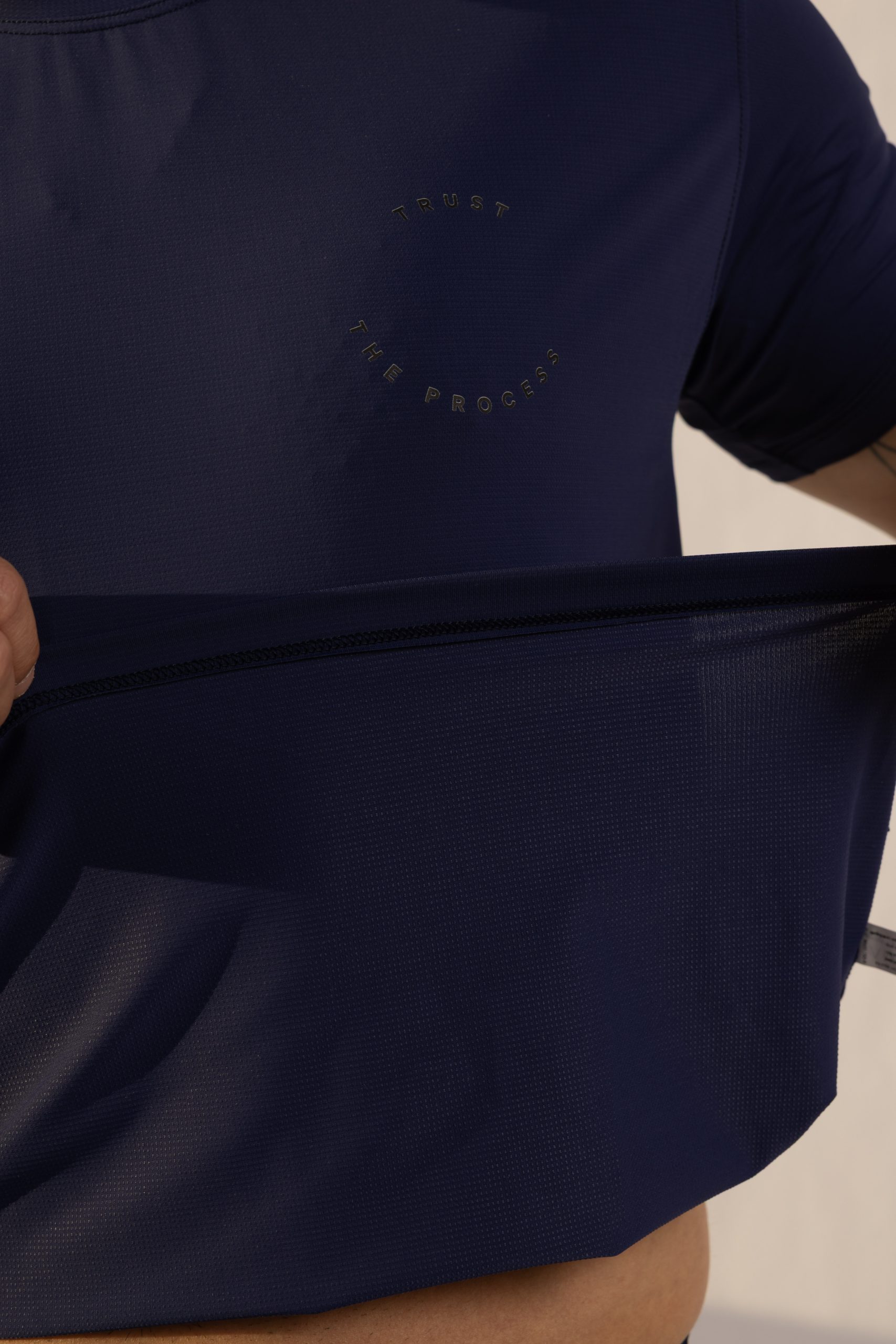 REMERA TRUST THE PROCESS - Imagen 2